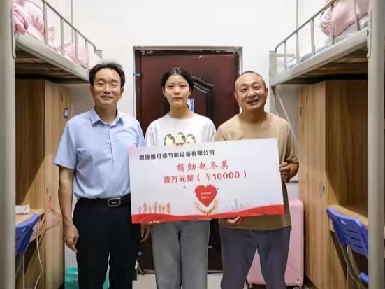 一见倾“新”|将关怀和温暖送进寝室——校领导带队走访看望新生