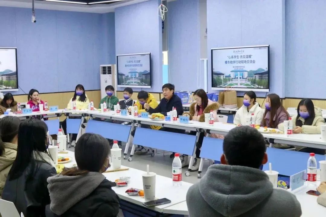 送新衣、赠新鞋,把爱留在恩施学院! 送新衣、赠新鞋,把爱留在恩施学院!