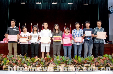 学校举办2010年度大学生创新活动总结表彰大会暨首届信息科技创新大赛启动仪式
