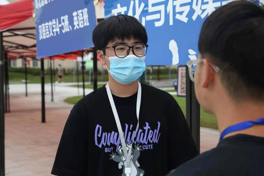 一见倾“新”|湖北恩施学院迎新志愿者李灿：以青春之我，资以乐其无涯之生