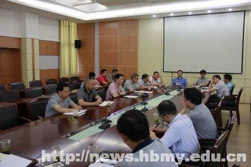 学校召开处级领导干部经济责任审计进点会