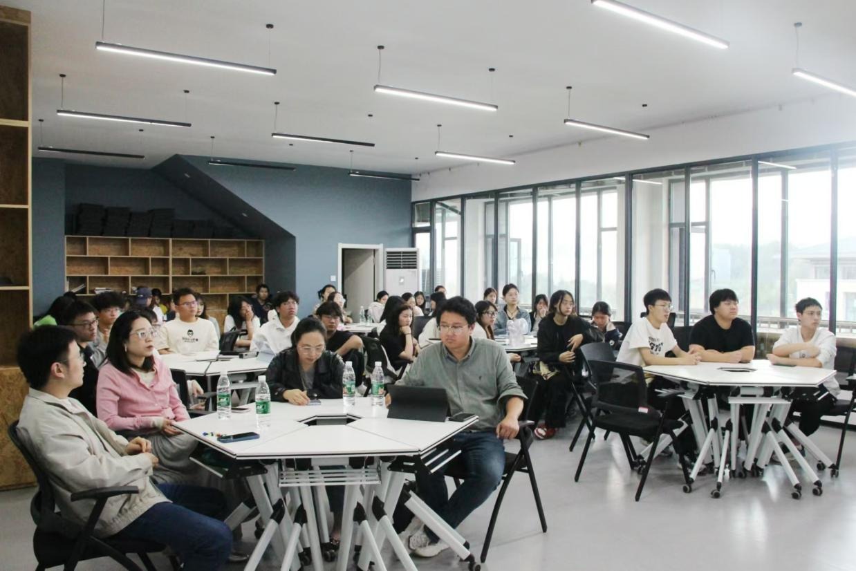 【双至大讲堂】畅谈“破界创智”，助力备战全国大学生广告艺术大赛