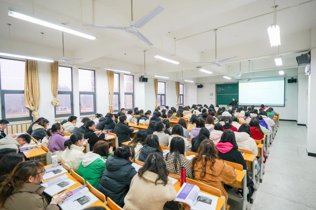 @恩施学院人：在勤奋和细致中，点亮新学期！
