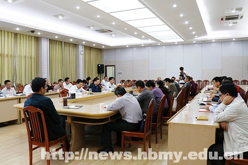 学校召开落实党风廉政建设主体责任约谈会