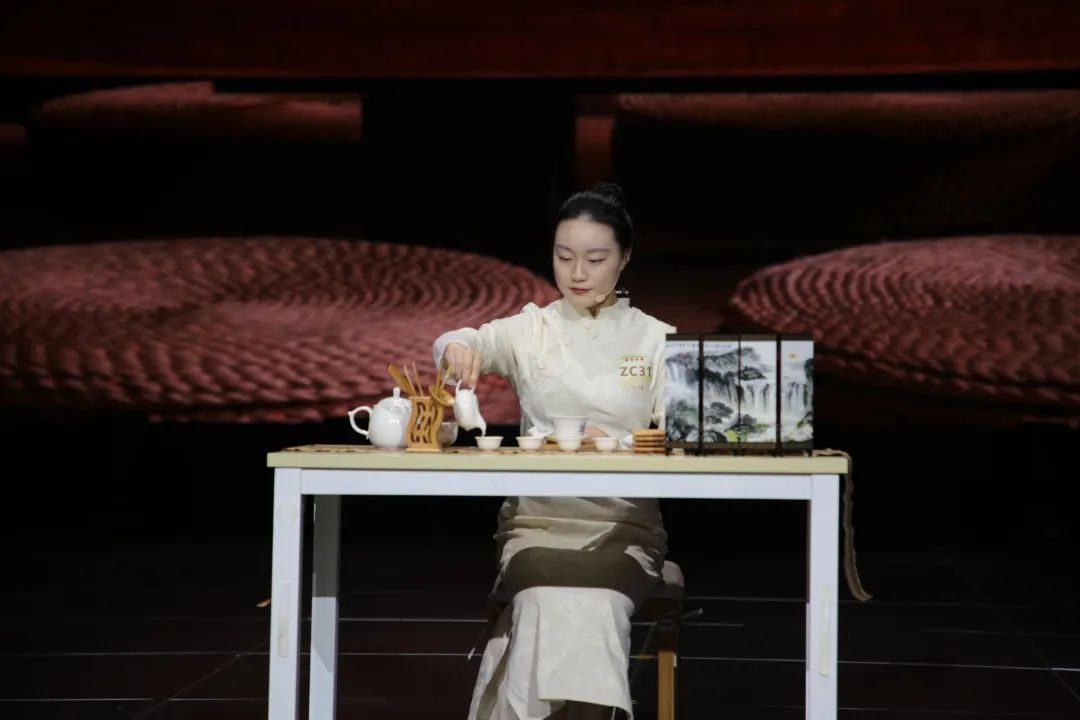再次祝贺各位获奖选手 希望各位获奖选手 延续大赛尊重技能、尊重人才 追求卓越、精益求精的精神 引领更多劳动者 特别是青年一代 走技能成才、技能报国之路 再次祝贺各位获奖选手 希望各位获奖选手 延续大赛尊重技能、尊重人才 追求卓越、精益求精的精神 引领更多劳动者 特别是青年一代 走技能成才、技能报国之路