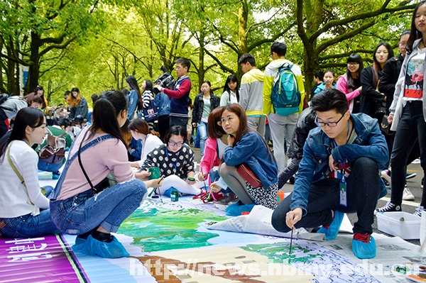 恩施州“六城同创”大型手绘艺术活动在学校举行