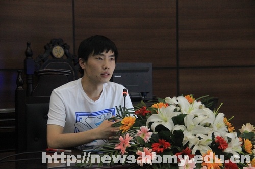 全国优秀志愿者康锋来我校宣讲志愿精神
