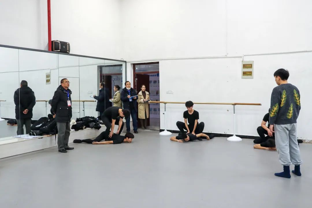 @恩施学院人：在勤奋和细致中，点亮新学期！