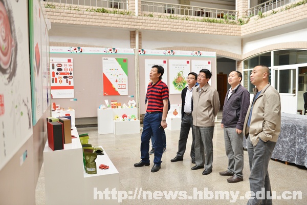 学校领导到美术与设计学院参观“创视界”毕业展