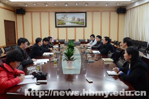 戴小明参加理学系领导班子民主生活会