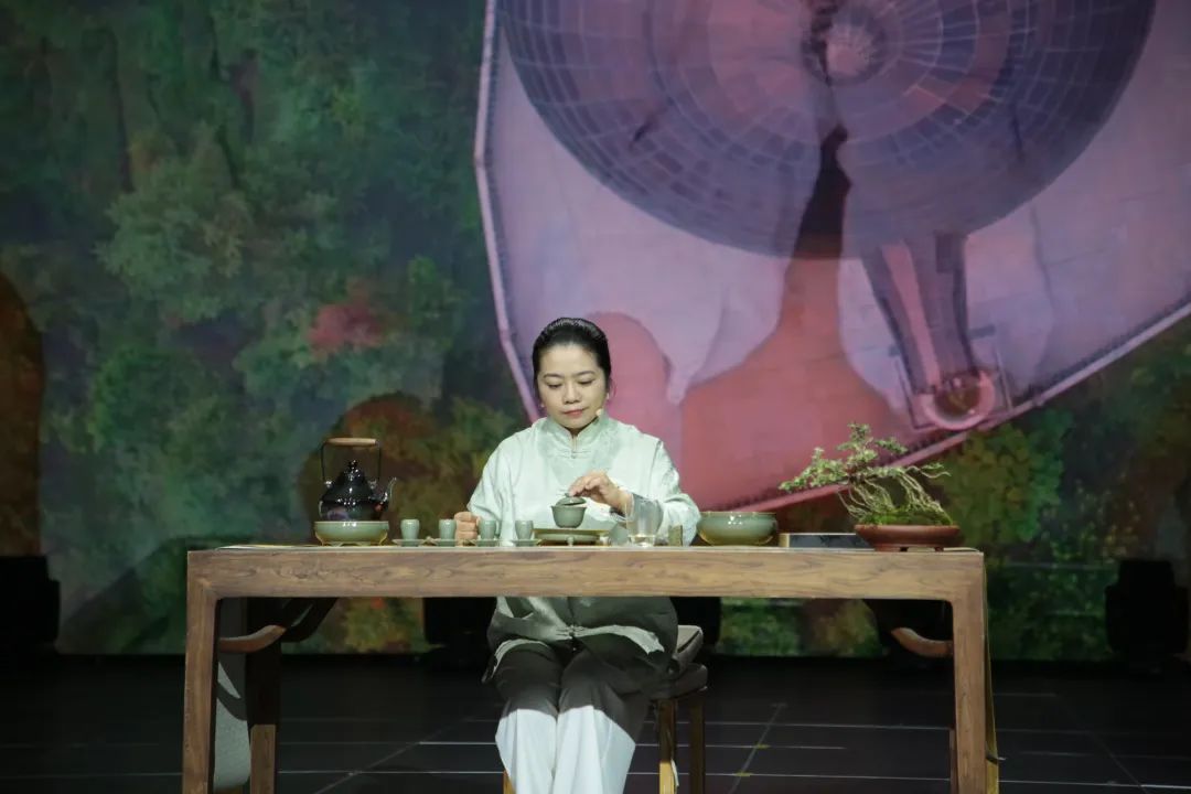 再次祝贺各位获奖选手 希望各位获奖选手 延续大赛尊重技能、尊重人才 追求卓越、精益求精的精神 引领更多劳动者 特别是青年一代 走技能成才、技能报国之路 再次祝贺各位获奖选手 希望各位获奖选手 延续大赛尊重技能、尊重人才 追求卓越、精益求精的精神 引领更多劳动者 特别是青年一代 走技能成才、技能报国之路