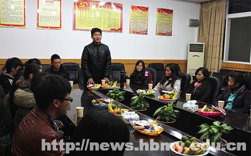 多学院召开民族贫困生座谈会 推进感恩教育