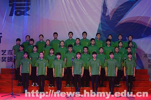 与公益同行在路上 艺术系学子在行动