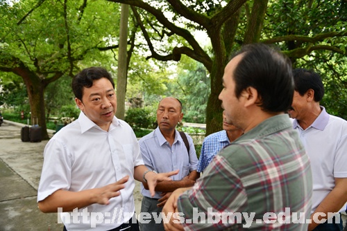 学校隆重举行2013级预科生开学典礼