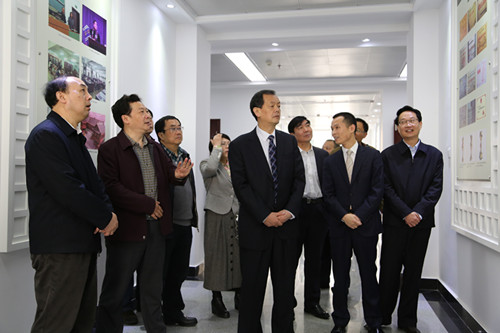 湖北省人大常委会周洪宇副主任、云南省政协罗黎辉副主席一行来学校调研