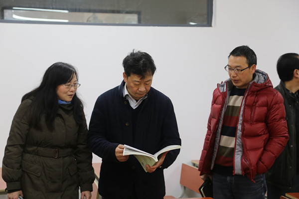 湖北民族学院领导到科技学院新校园召开现场办公会