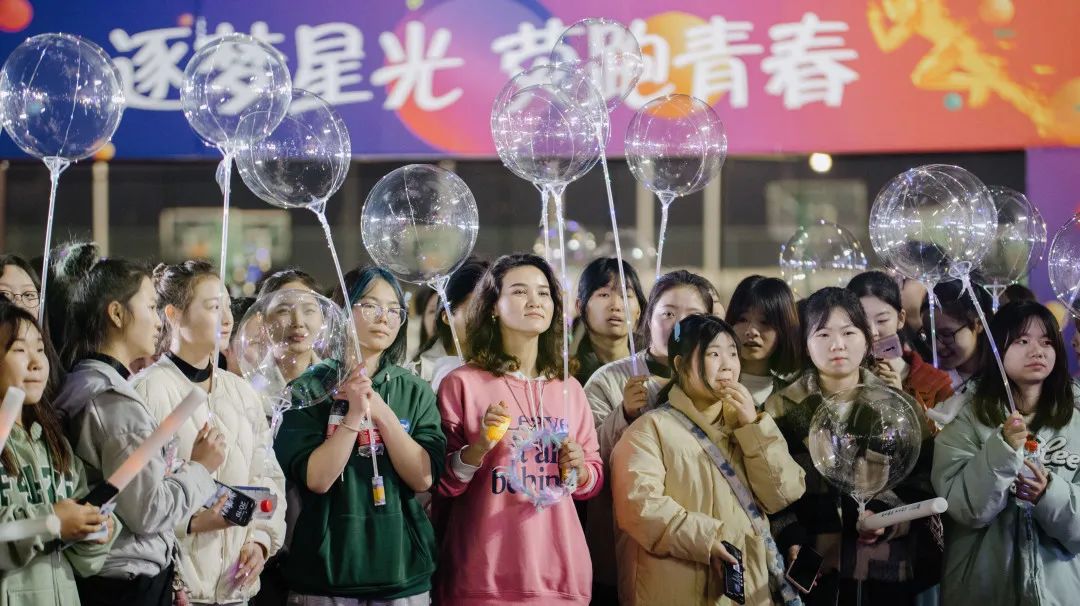 看!这是属于恩施学院的星海与“荧”河! 看!这是属于恩施学院的星海与“荧”河!