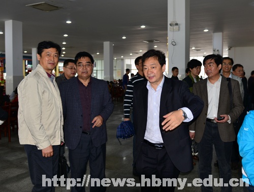 省教育厅检查组来我校检查开学工作