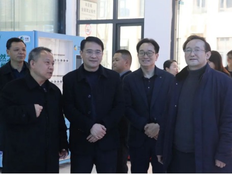 恩施州教育局党组书记、局长曾召辉莅临湖北恩施学院调研指导