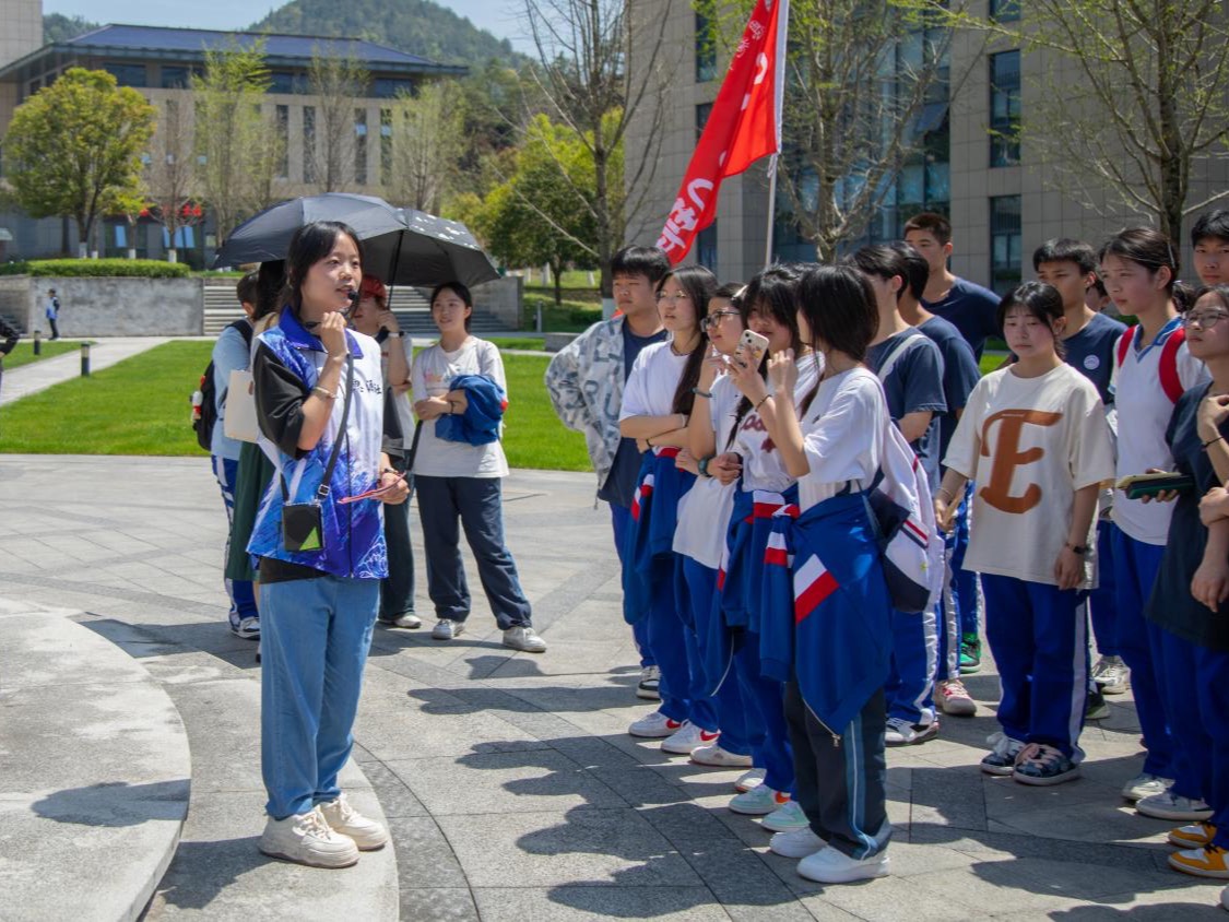 筑梦青春 逐梦前行——湖北恩施学院助力平高实验学校开展远足活动