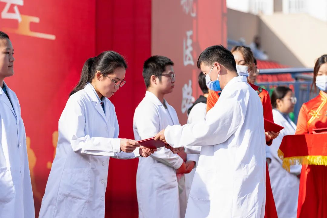 获表彰,授白衣,传医魂! 获表彰,授白衣,传医魂!