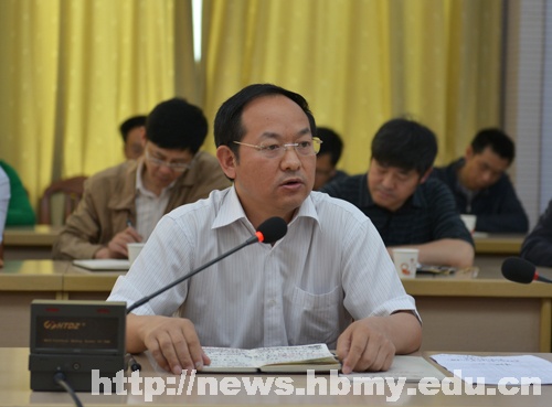 学校召开专题会 进一步推进依法治校