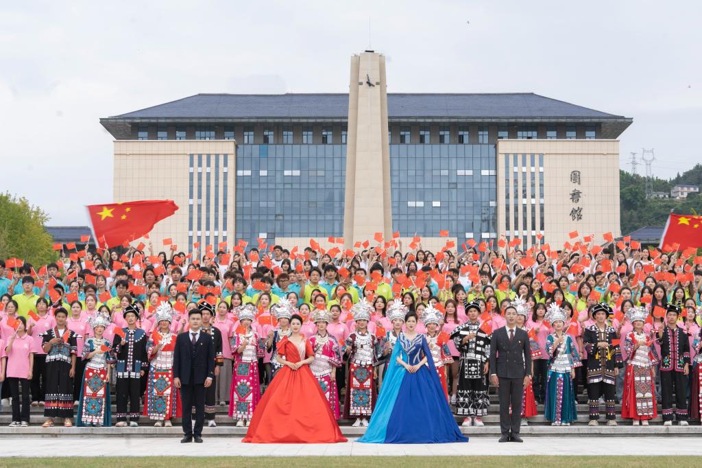 凝心聚伟力 奋斗铸辉煌——热烈庆祝中华人民共和国成立74周年