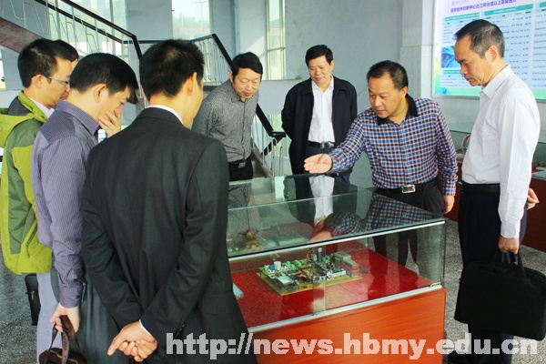 恩施州副州长秦斌到信息工程系调研