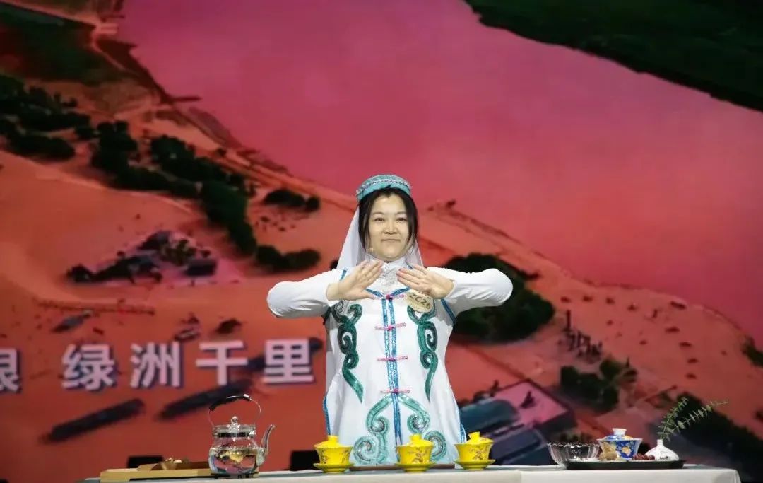 再次祝贺各位获奖选手 希望各位获奖选手 延续大赛尊重技能、尊重人才 追求卓越、精益求精的精神 引领更多劳动者 特别是青年一代 走技能成才、技能报国之路 再次祝贺各位获奖选手 希望各位获奖选手 延续大赛尊重技能、尊重人才 追求卓越、精益求精的精神 引领更多劳动者 特别是青年一代 走技能成才、技能报国之路