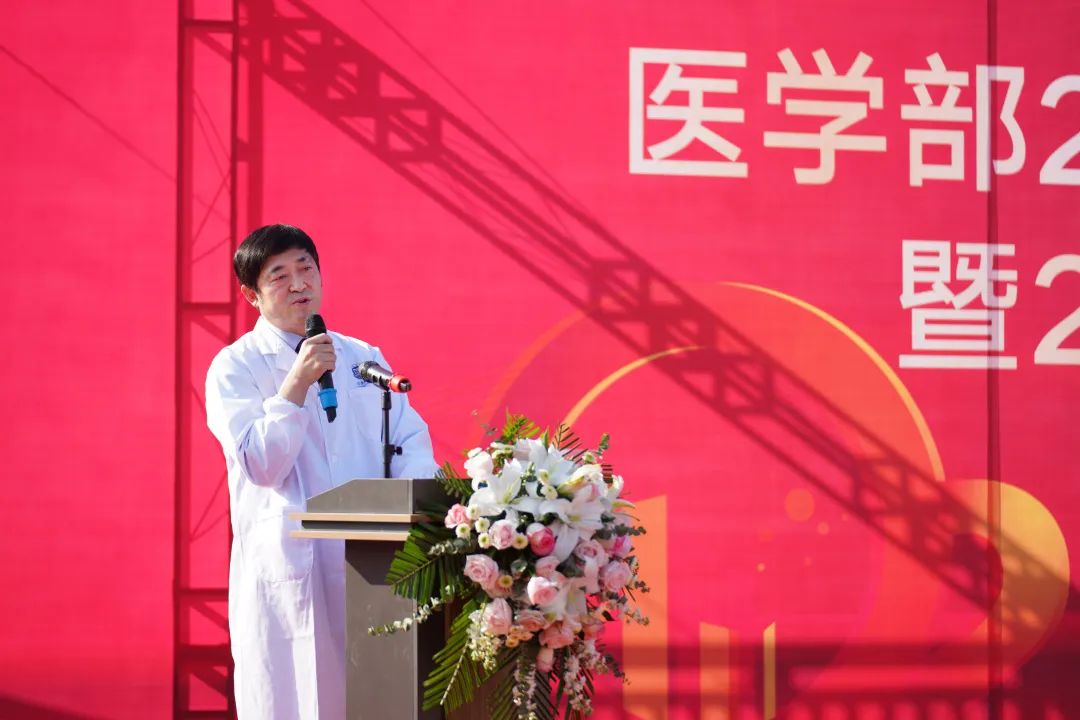 获表彰,授白衣,传医魂! 获表彰,授白衣,传医魂!