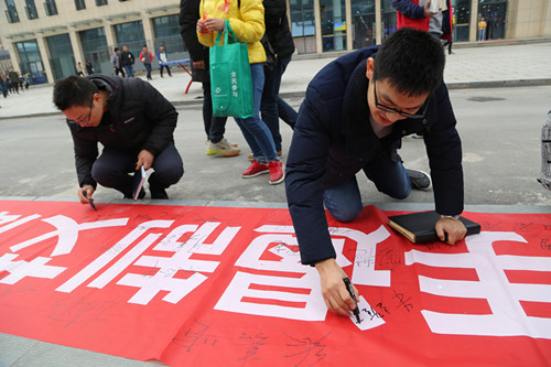 我校开展“携手遏制艾滋  向‘零’艾滋迈进”预防艾滋病宣传活动