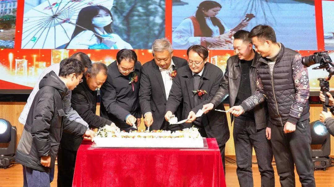 戮力同心绘蓝图 追求卓越谋发展|湖北恩施学院举行2022年度总结表彰大会 戮力同心绘蓝图 追求卓越谋发展|湖北恩施学院举行2022年度总结表彰大会