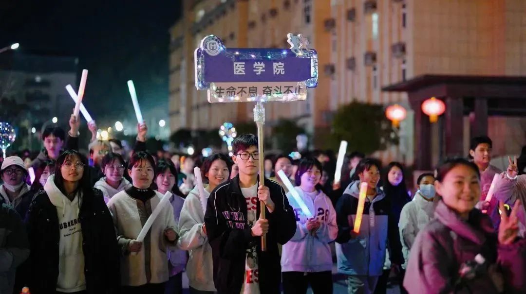 看！这是属于恩施学院的星海与“荧”河！