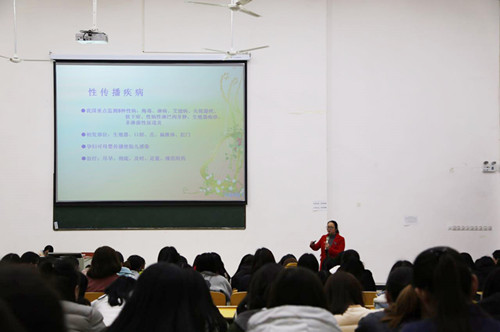 校党委办公室、学工处组织开展3.7关爱女性健康讲座