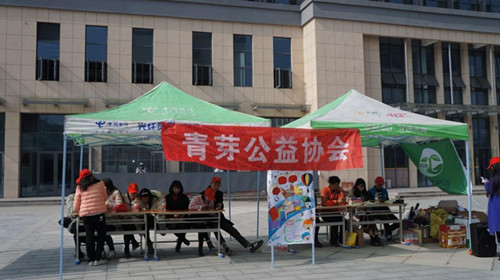 心手相连 递传希望