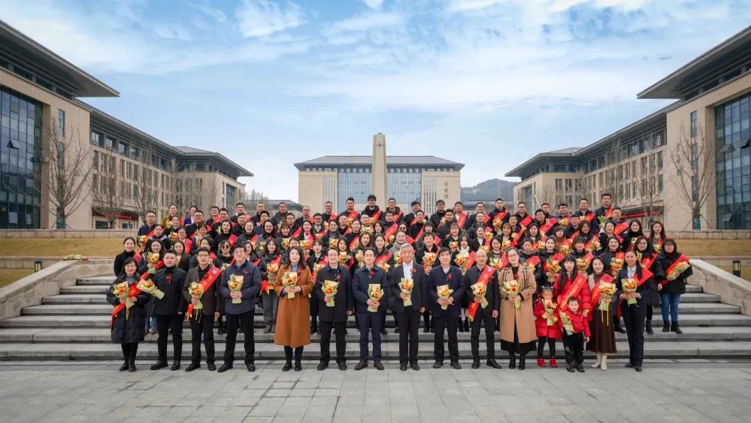 戮力同心绘蓝图 追求卓越谋发展|湖北恩施学院举行2022年度总结表彰大会 戮力同心绘蓝图 追求卓越谋发展|湖北恩施学院举行2022年度总结表彰大会
