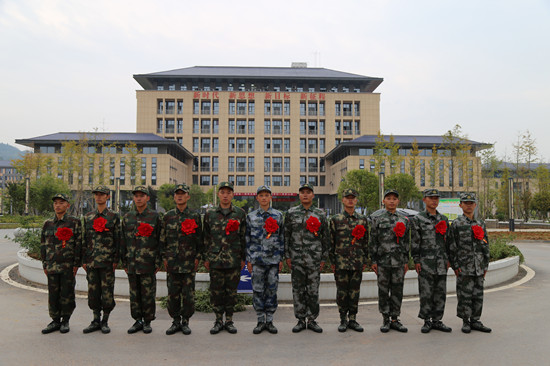我校举办2018年新兵入伍欢送会