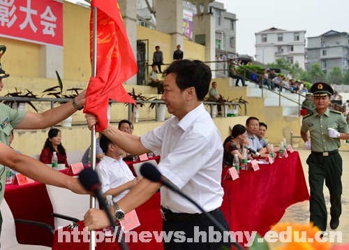 【2014军训】学校举行2014级新生军训总结表彰大会