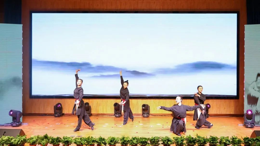 戮力同心绘蓝图 追求卓越谋发展|湖北恩施学院举行2022年度总结表彰大会 戮力同心绘蓝图 追求卓越谋发展|湖北恩施学院举行2022年度总结表彰大会